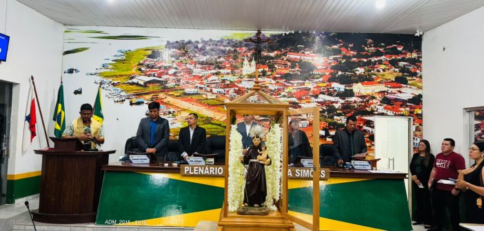 Câmara Municipal de Alenquer recebe visita da Imagem de Santo Antônio durante Sessão Ordinária.